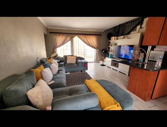 3 BEDROOM TOWNHOUSE FOR SALE IN ANNLIN